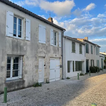 Le Petit Navire Apartment *